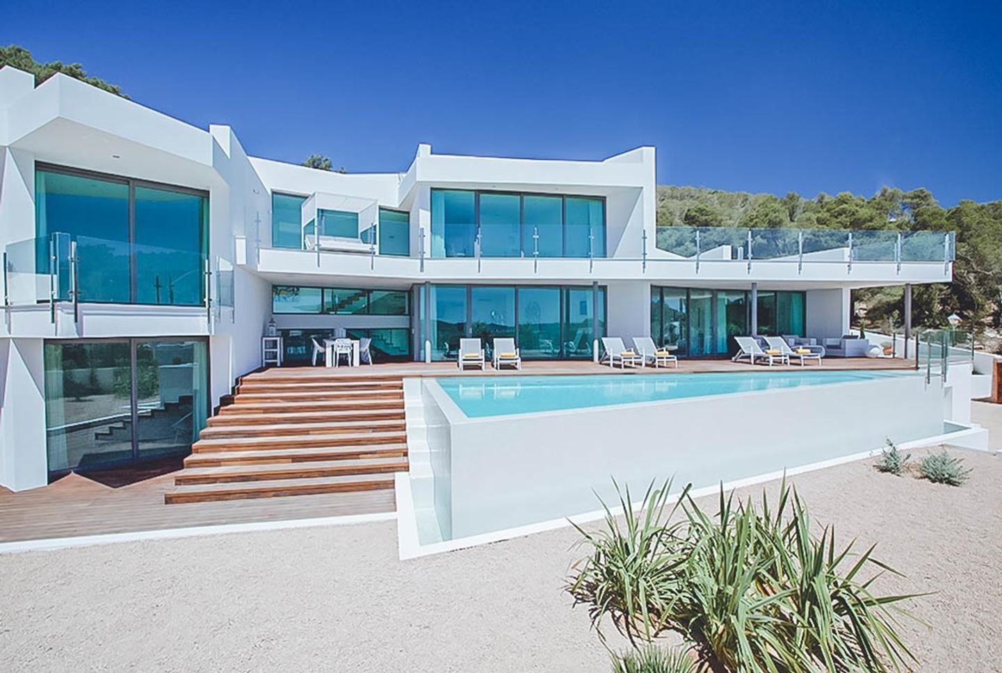 Villa Pool